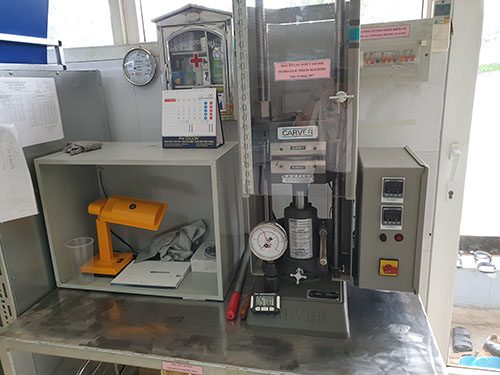 Hydraulic press for sample preparation
